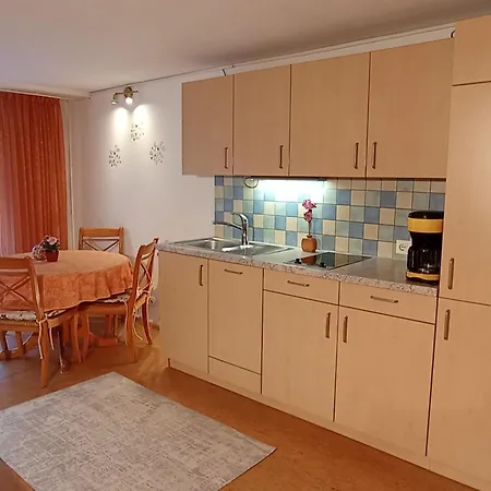 Exklusive Lage - Mit Schoenem Garten - Haemmerle Yellow Apartment