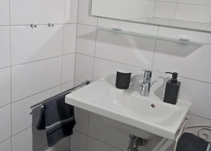 Exklusive Lage - Mit Schoenem Garten - Haemmerle Yellow * 康斯坦茨